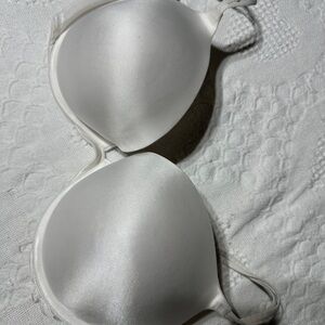 Victoria's Secret White Satin Very Sexy Push Up Bra 36DD classic